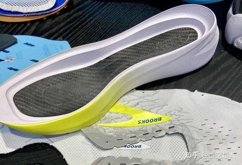新碳板跑鞋爆料视频,性能升级，跑者新宠！”  第2张